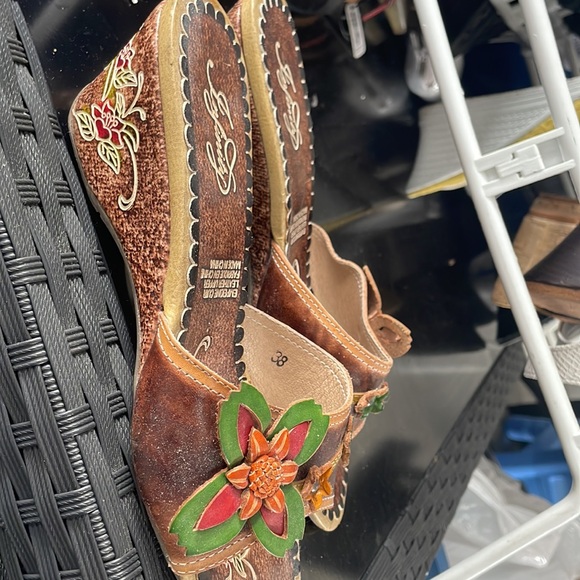 Platform - Picture 2 of 2